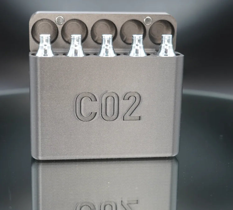 Portacartuchos de CO₂ mostrado con cartuchos no incluidos.