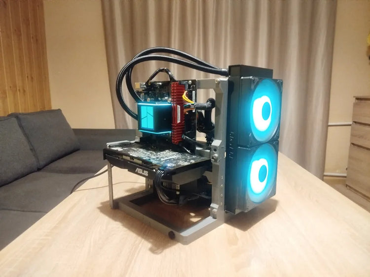 Caja de PC de marco abierto ATX mostrada con componentes de ordenador no incluidos.