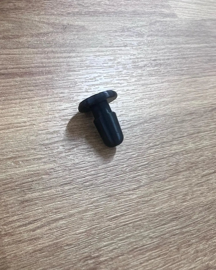 Clip negro impreso en 3D para carenados y paneles