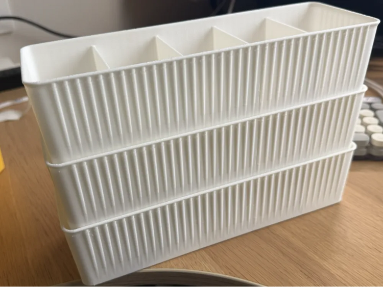 Tres cajas de almacenamiento para calcetines apiladas. Precio por una sola caja.